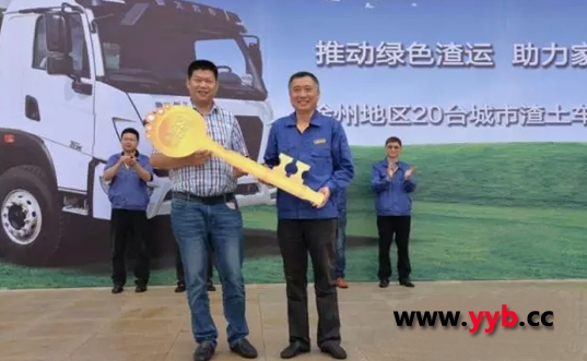 徐工批量新型城市渣土运输车发车用户